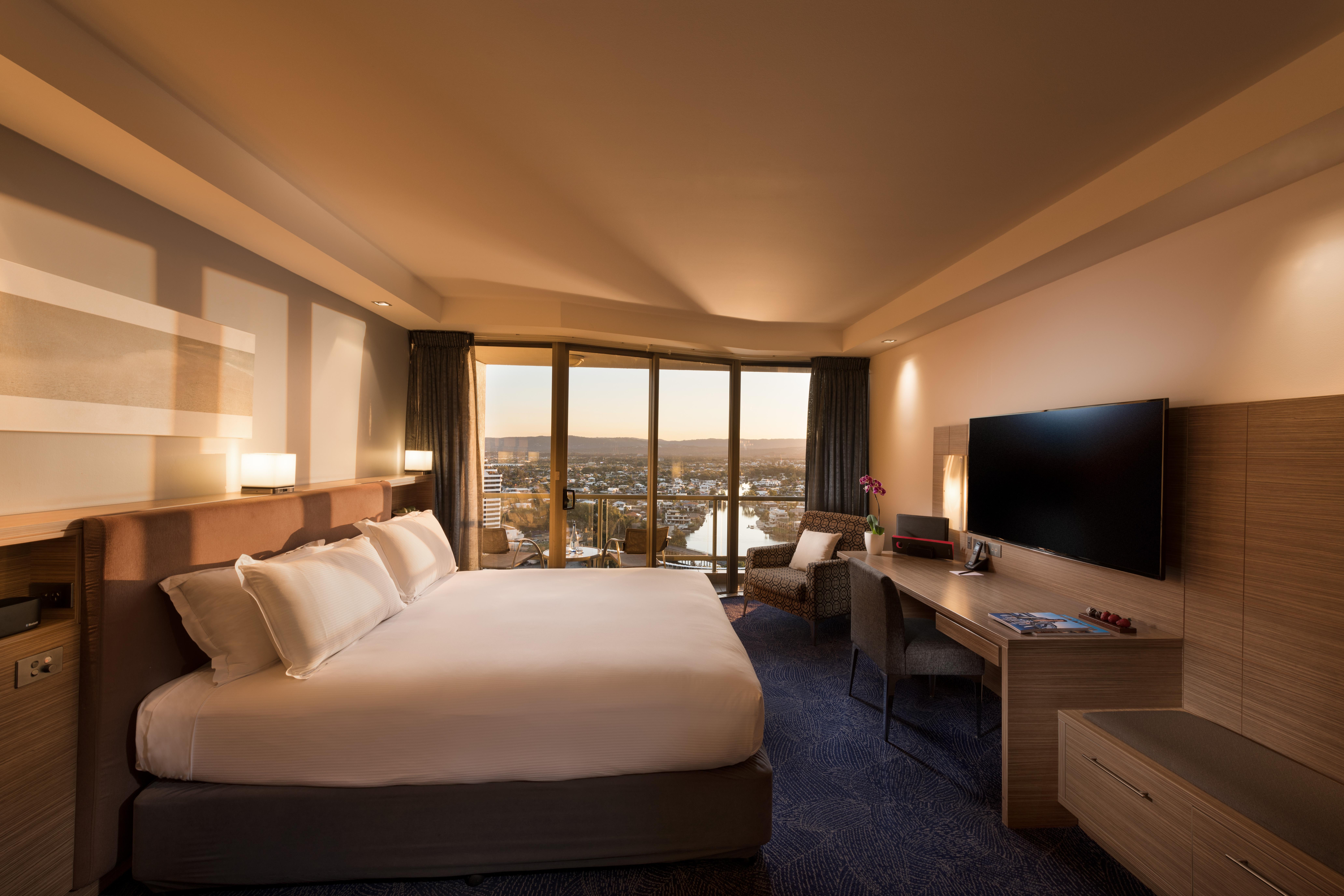 Sofitel Gold Coast Broadbeach Bagian luar foto A room at the Crowne Plaza Hotel