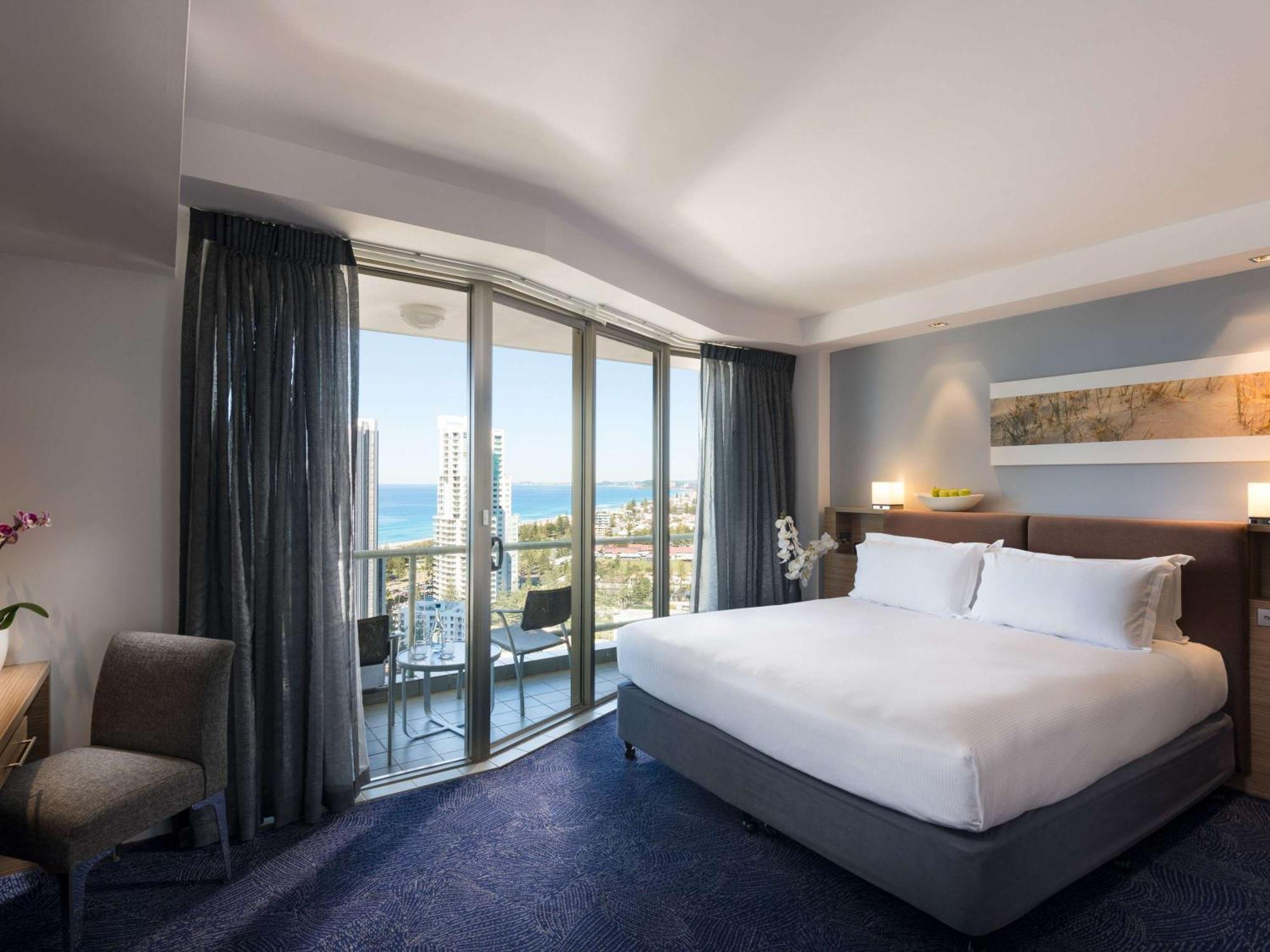 Sofitel Gold Coast Broadbeach Bagian luar foto A room at the Crowne Plaza Hotel, Terrigal