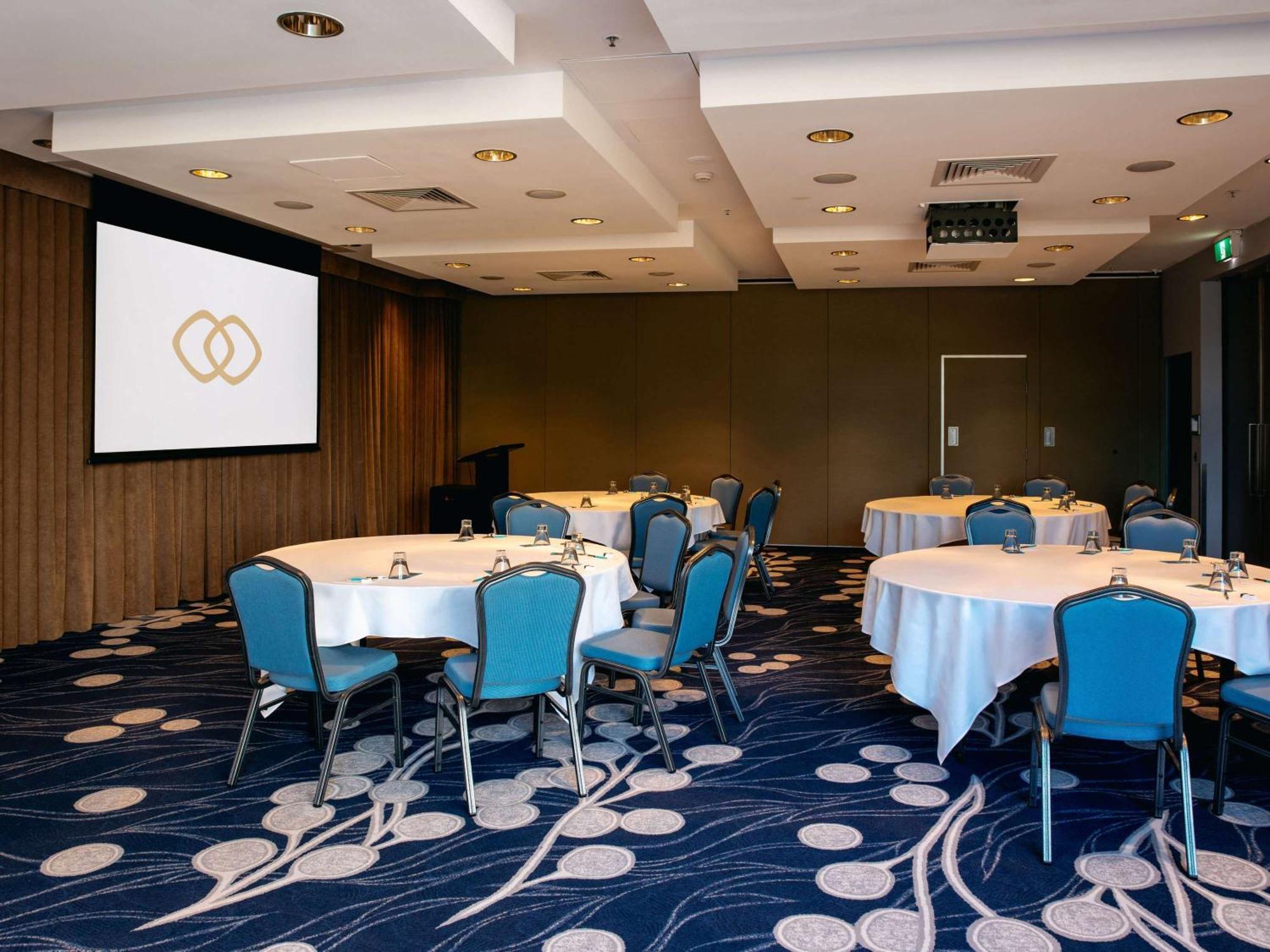 Sofitel Gold Coast Broadbeach Bagian luar foto The meeting room