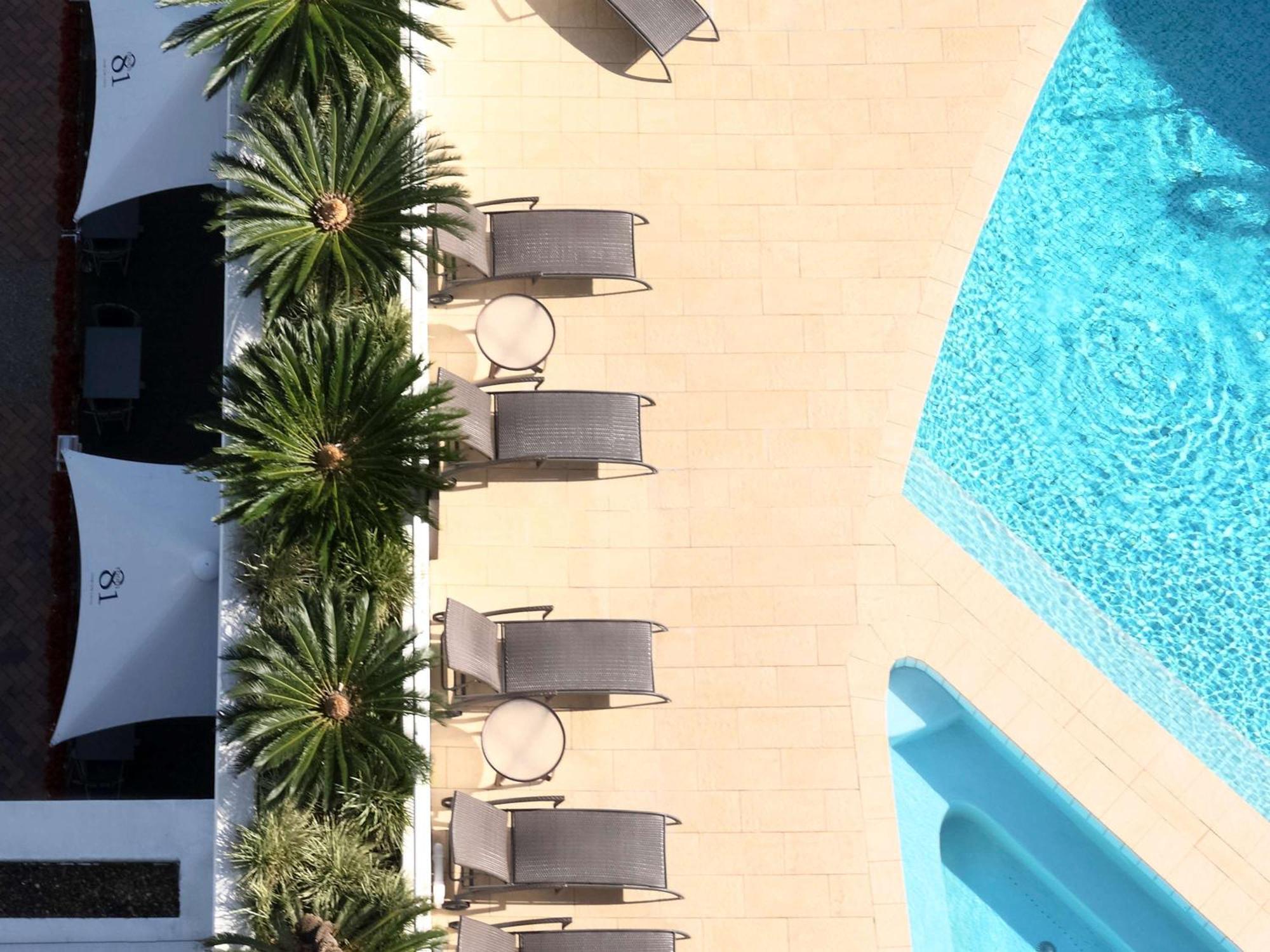 Sofitel Gold Coast Broadbeach Bagian luar foto The pool at the hotel