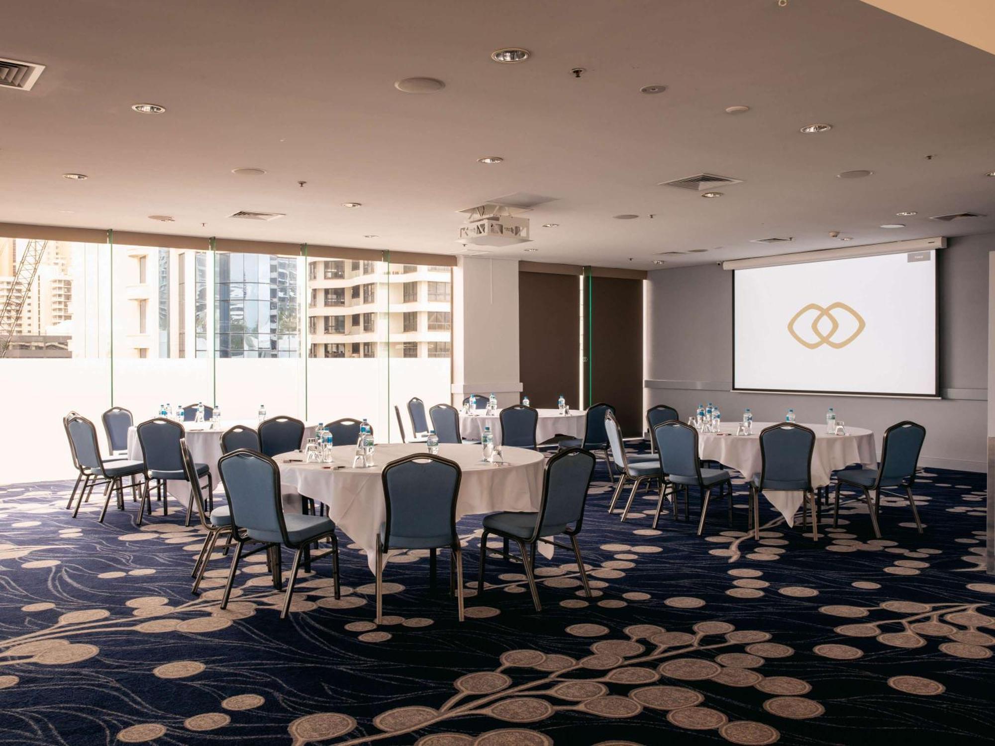 Sofitel Gold Coast Broadbeach Bagian luar foto The Club's boardroom