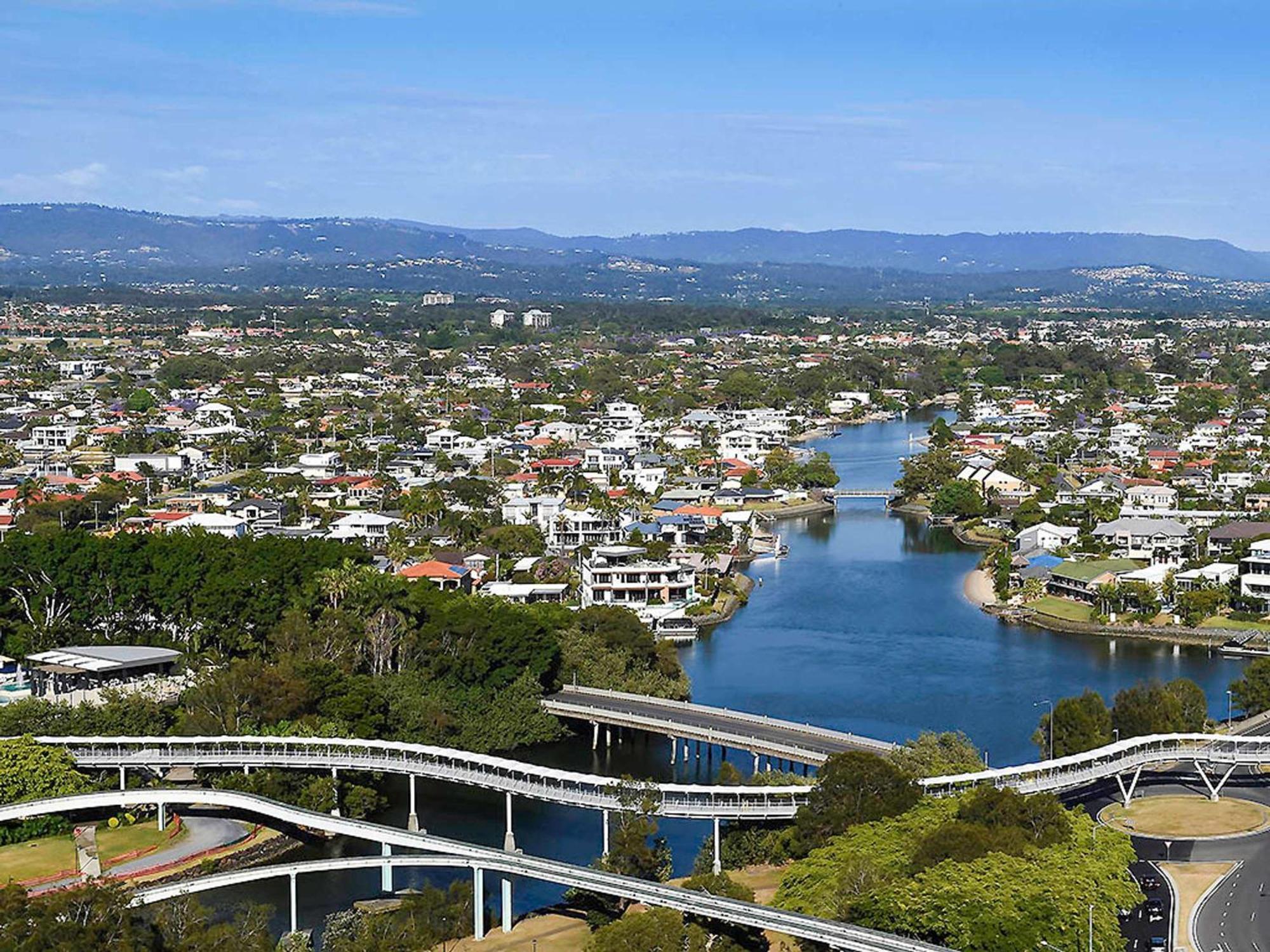 Sofitel Gold Coast Broadbeach Bagian luar foto Aerial view of Runaway Bay, 2015