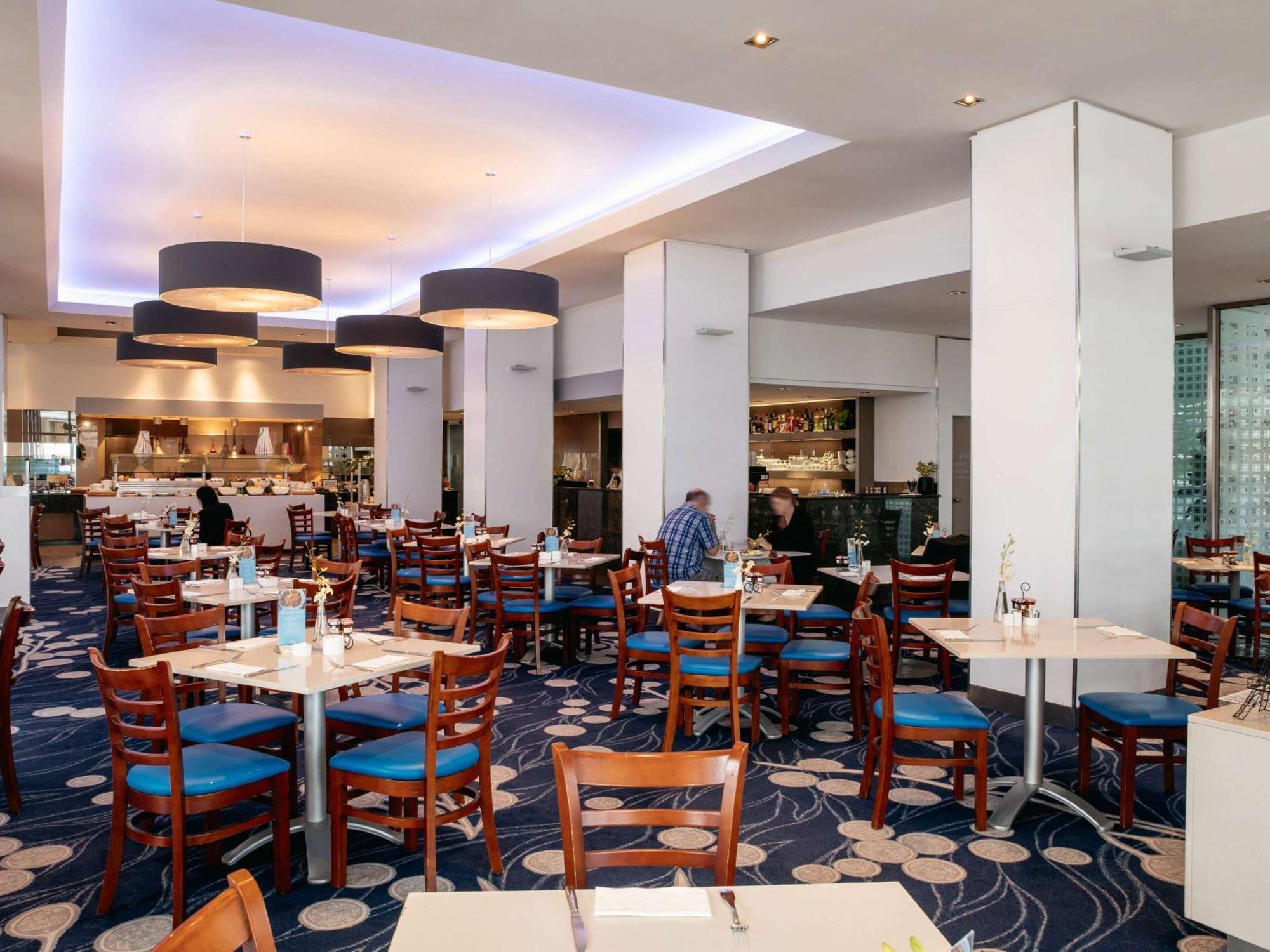 Sofitel Gold Coast Broadbeach Bagian luar foto The restaurant at the hotel